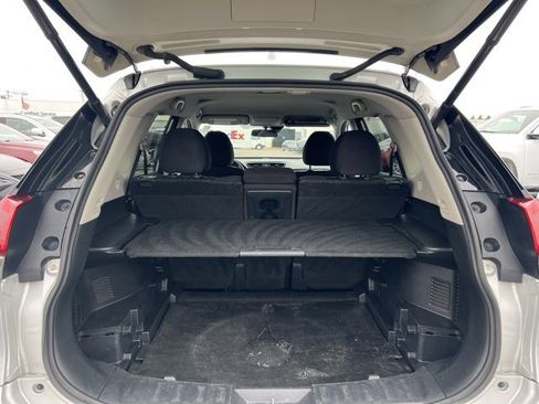 Used 2019 Nissan Rogue SV w/ Premium Package image 9