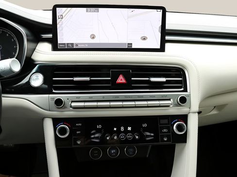 Used 2025 Genesis G70 2.5T AWD/4WD image 21