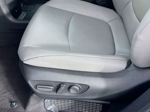 Used 2025 Toyota Sienna XLE FWD image 22