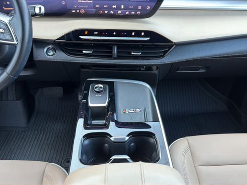 Used 2025 Buick Enclave Preferred w/ Power Package FWD image 17