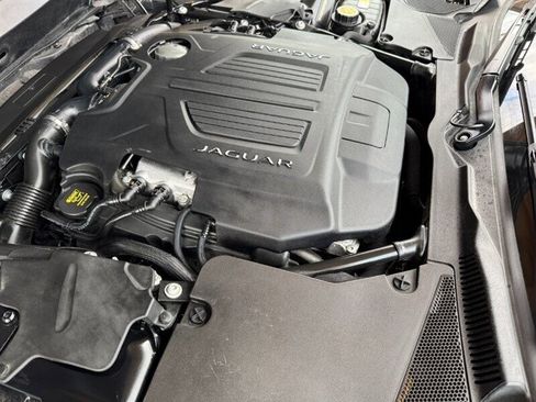 Used 2018 Jaguar F-TYPE R image 4