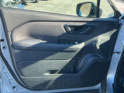 Certified 2025 Subaru Forester Premium image 9