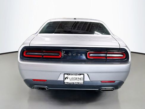 Used 2016 Dodge Challenger SXT RWD image 8