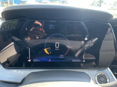 Used 2025 Chevrolet Trax LT w/ LT Convenience Package FWD image 19