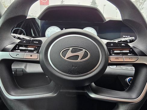 Used 2024 Hyundai Elantra SEL FWD image 18