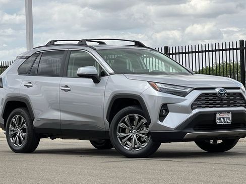 Certified 2022 Toyota RAV4 Limited AWD/4WD image 2