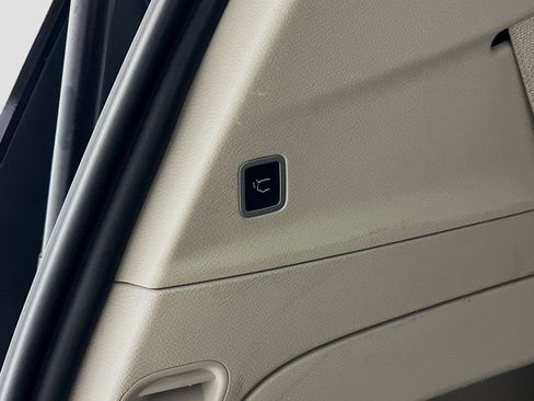 Used 2024 Chrysler Pacifica Touring-L image 31