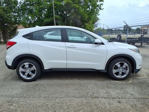 Used 2018 Honda HR-V LX image 6