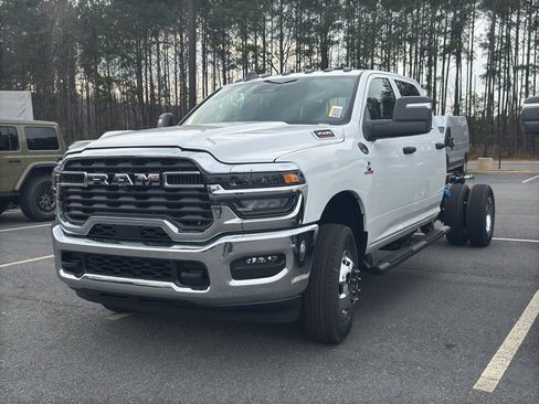 New 2026 RAM 3500 Tradesman AWD/4WD image 2