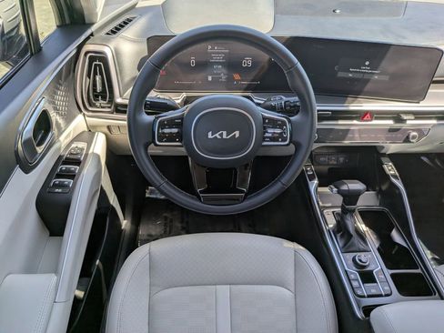 Certified 2025 Kia Sorento S image 15