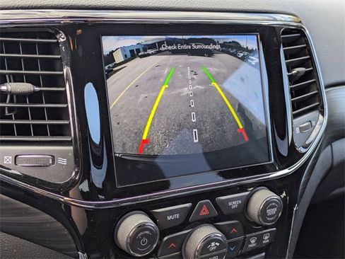 Used 2020 Jeep Grand Cherokee Altitude image 20