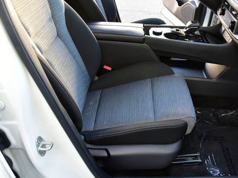 Used 2023 Nissan Rogue SV image 12