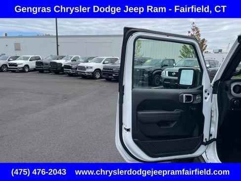 Used 2024 Jeep Wrangler Unlimited AWD/4WD image 46