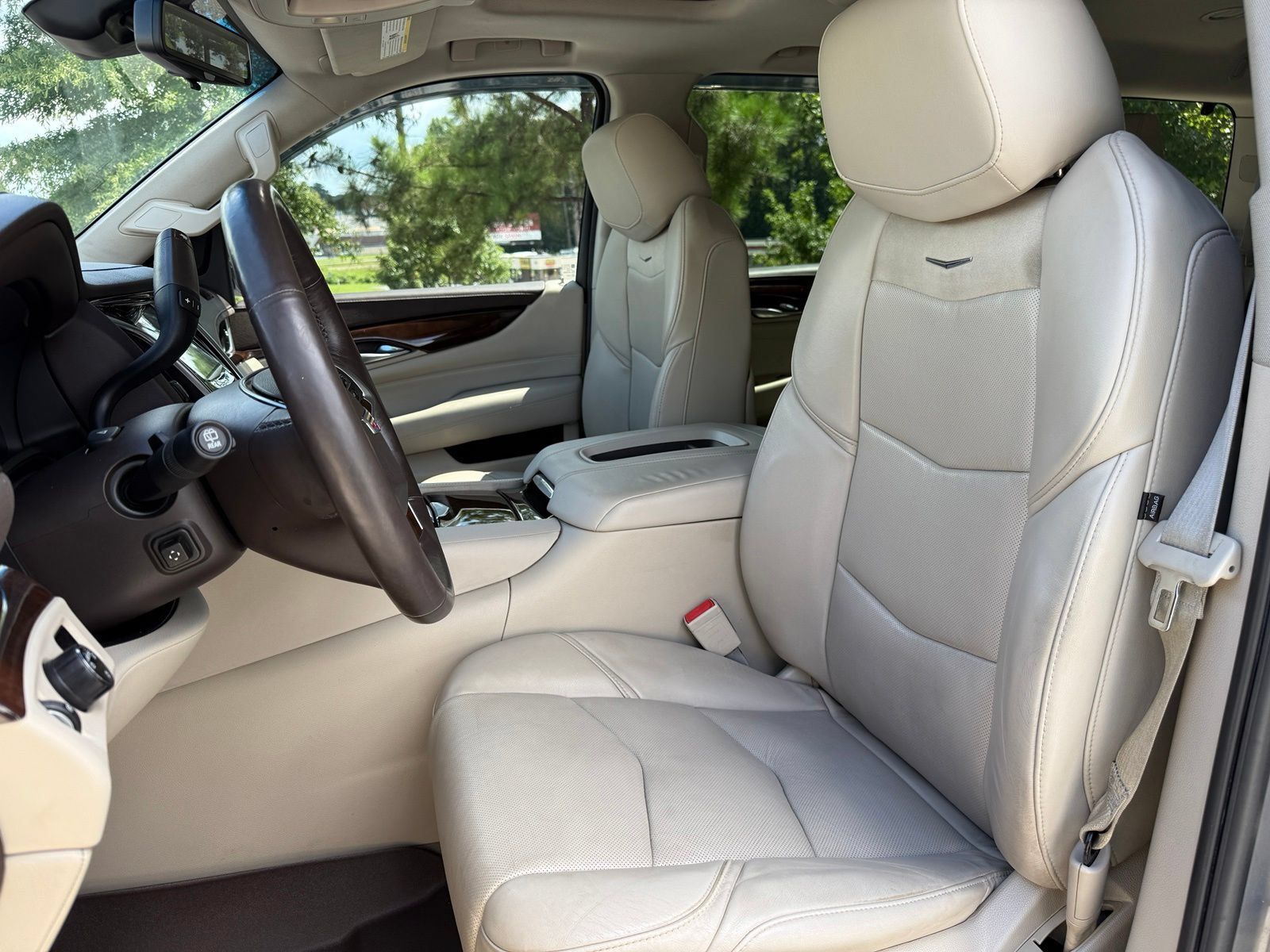Used 2017 Cadillac Escalade Luxury RWD image 36