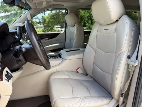 Used 2017 Cadillac Escalade Luxury RWD image 36