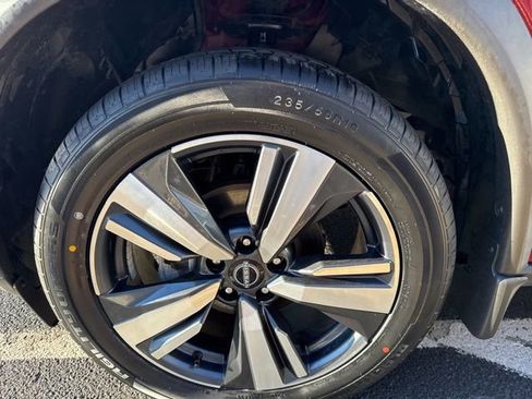 Used 2023 Nissan Rogue SL w/ SL Premium Package image 9