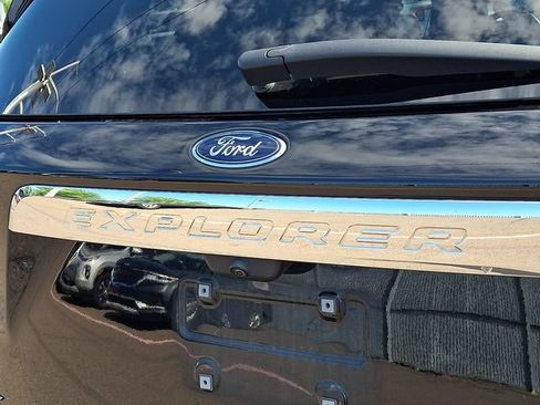 Used 2023 Ford Explorer XLT w/ Equipment Group 202A AWD/4WD image 32