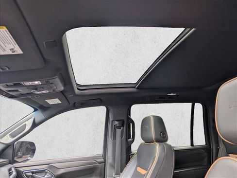 Used 2022 GMC Yukon XL AT4 AWD/4WD image 18