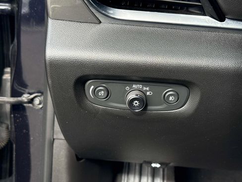 Used 2020 Chevrolet Traverse LT image 36