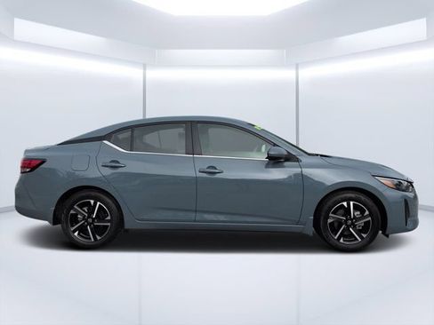 Used 2025 Nissan Sentra SV FWD image 2
