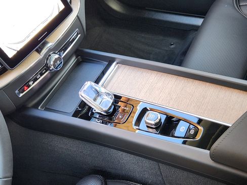 New 2026 Volvo XC60 B5 Ultra w/ Protection Package Premier image 21