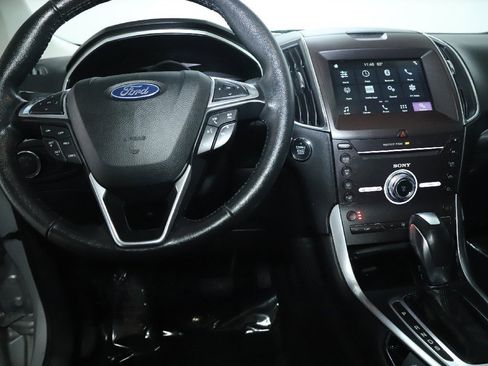 Used 2018 Ford Edge Titanium image 28
