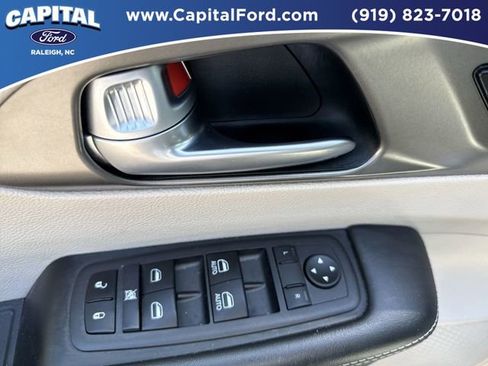 Used 2024 Chrysler Pacifica Touring-L FWD image 20