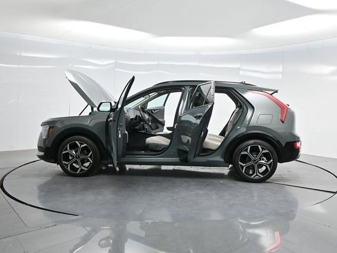 Used 2023 Kia Niro EX Touring image 40