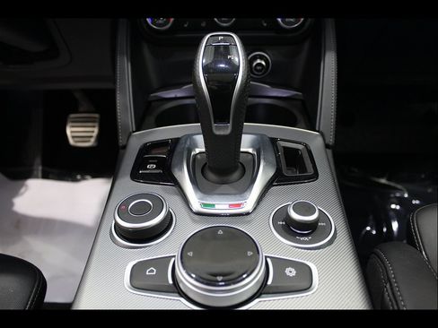 Used 2022 Alfa Romeo Stelvio Veloce AWD/4WD image 31
