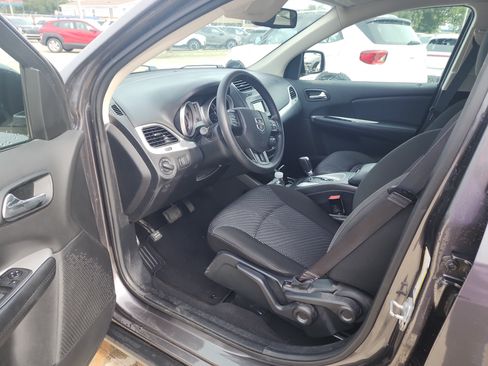 Used 2020 Dodge Journey SE w/ Blacktop Package FWD image 18