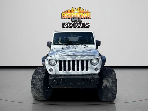 Used 2017 Jeep Wrangler Unlimited Rubicon w/ Dual Top Group AWD/4WD image 9