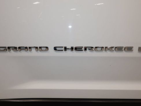 Used 2023 Jeep Grand Cherokee L Limited AWD/4WD image 35