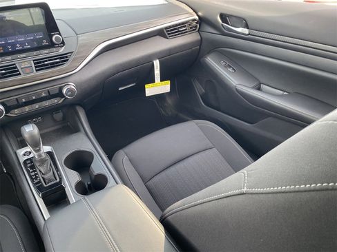 New 2025 Nissan Altima 2.5 SV image 17
