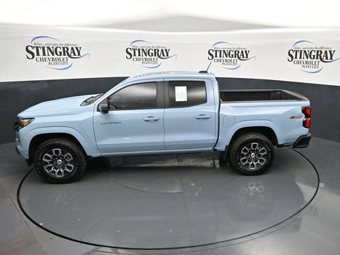 Used 2025 Chevrolet Colorado Z71 w/ Technology Package AWD/4WD image 21