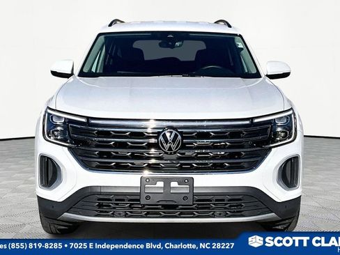 Used 2024 Volkswagen Atlas SE image 2