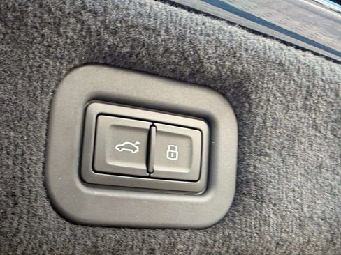 Used 2025 Bentley Flying Spur Plug-In Hybrid AWD/4WD image 67