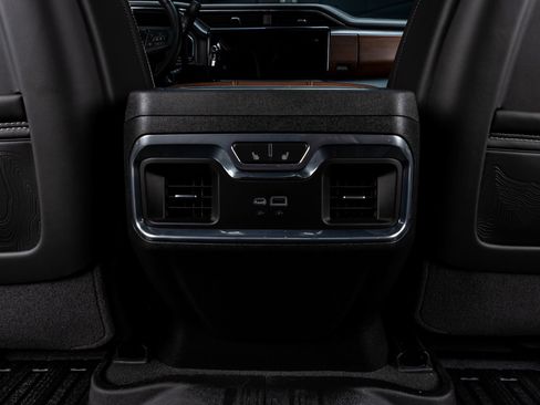 Used 2025 GMC Sierra 2500 Denali Ultimate image 32