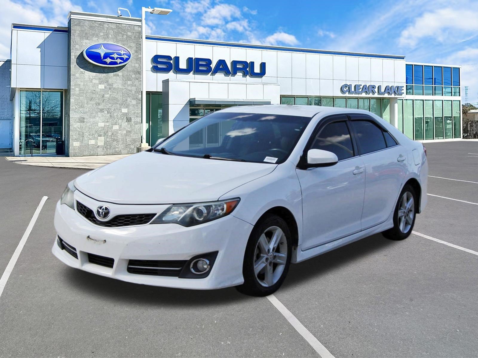 Used 2014 Toyota Camry SE FWD image 3