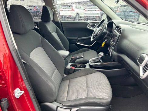 Used 2023 Kia Soul LX image 11