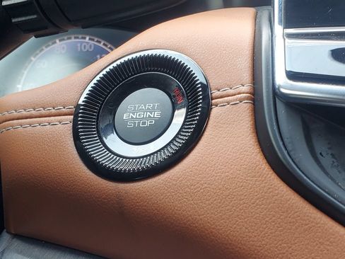 Used 2023 Jeep Compass Limited w/ Elite Group AWD/4WD image 13