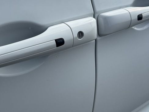 Used 2023 Chrysler Pacifica Touring-L image 22