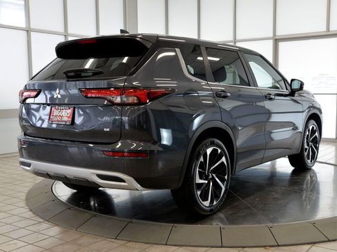Used 2024 Mitsubishi Outlander SE image 8