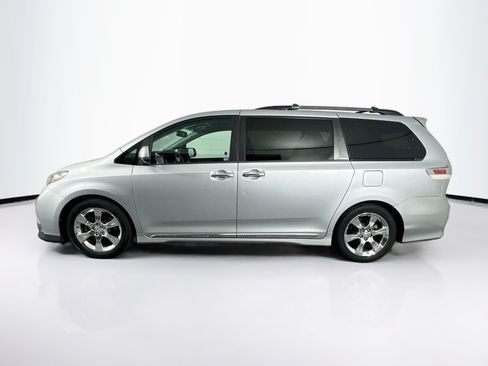 Used 2015 Toyota Sienna SE Premium FWD image 4