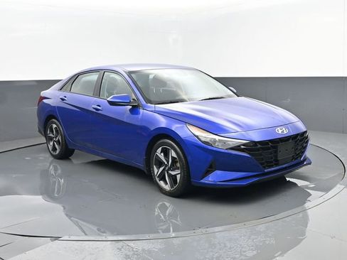 Used 2023 Hyundai Elantra SEL w/ Convenience Package FWD image 3
