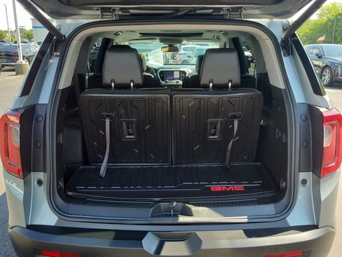 Used 2023 GMC Acadia SLT w/ Elevation Edition FWD image 8
