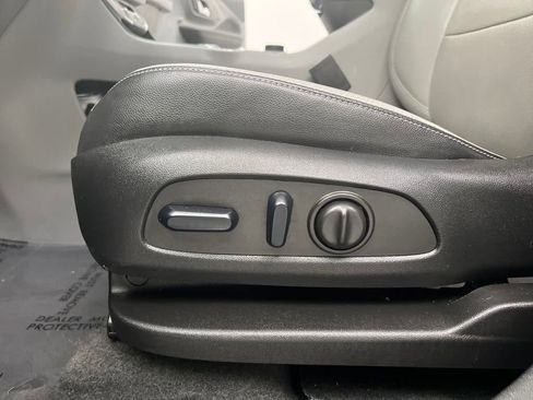 Used 2024 GMC Terrain SLT image 10