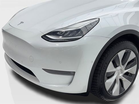 Used 2021 Tesla Model Y Long Range image 5