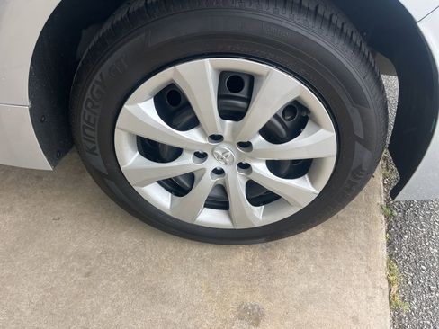 Used 2024 Toyota Corolla LE image 29