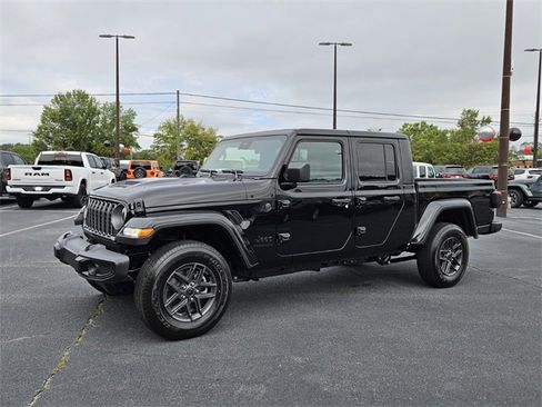 New 2025 Jeep Gladiator Sport image 2