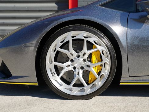 Used 2020 Lamborghini Huracan EVO image 3